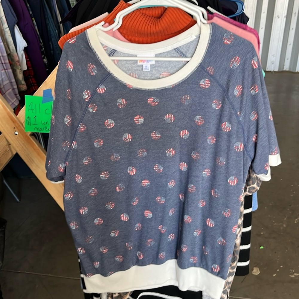 Lula Roe short sleeve top